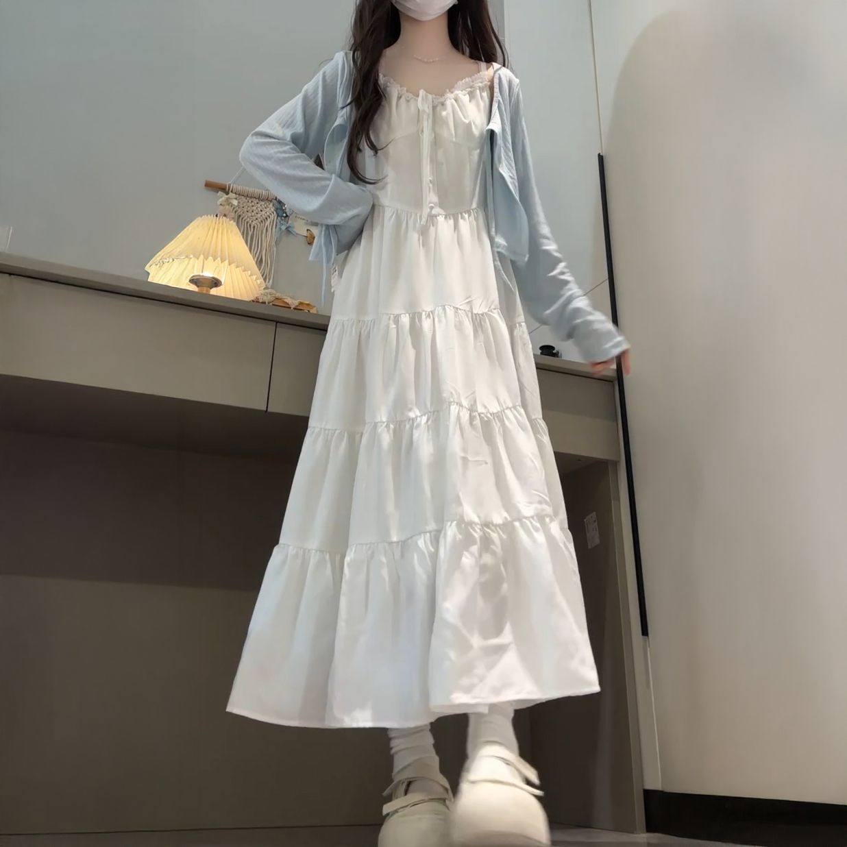 两件套装韩版温柔中大童拼接白色吊带连衣裙搭配夏季防晒针织开衫图片