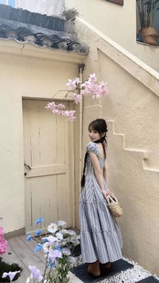 THREE GOOOD殷三吉 湖水蓝蔚甜美肩带抽抽格子撞色连衣裙2025新款