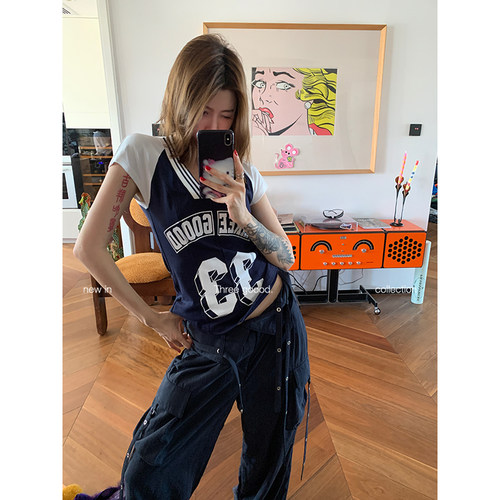 运动感机车辣妹拼色T恤