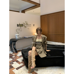 Y725Q11039 方领设计褶皱拼色吊带连衣裙A字版 THREE GOOOD殷三吉