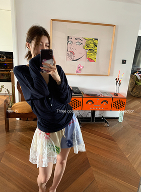 THREE GOOOD殷三吉 松弛time 长袖V领蝙蝠袖收腰打底衫