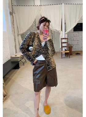 THREE GOOOD/三吉 焦糖布丁口袋设计休闲风皮中裤休闲短裤2025