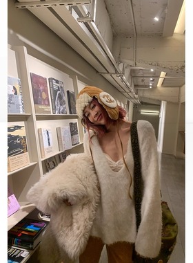 THREE GOOOD殷三吉 油画栀子55.3%羊驼毛V领两件套毛衣SZZ241237