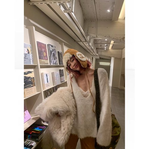 THREE GOOOD殷三吉 油画栀子55.3%羊驼毛V领两件套毛衣SZZ241237