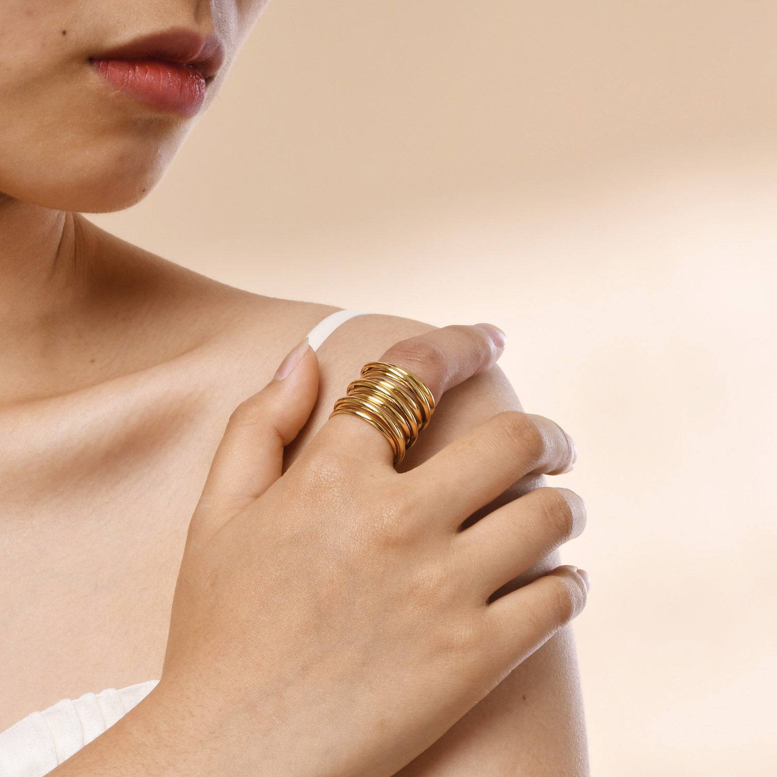 欧美时尚新款法式朋克风小众宽款个性夸张钛钢戒指镀金指环女中指