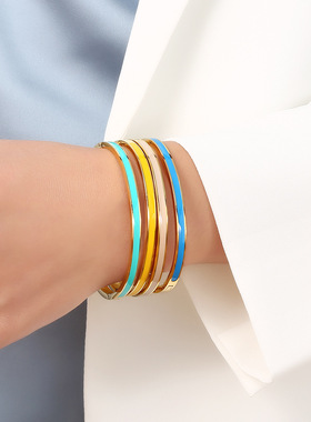 时尚欧美中古风时尚钛钢滴胶女士手环金色卡扣窄版手镯2025新款