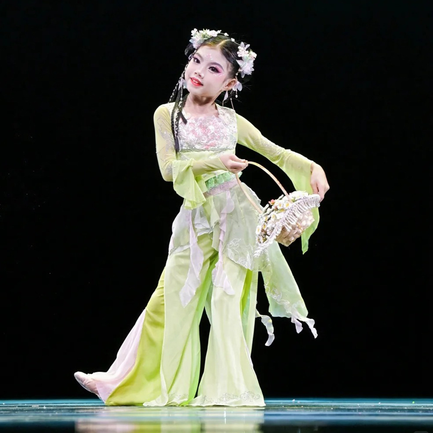 《田园乐》古典舞舞蹈服图片