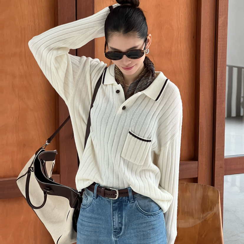 UMA SONG-冬上新法式复古翻领宽松撞色保暖毛衣（含35羊毛）T9030