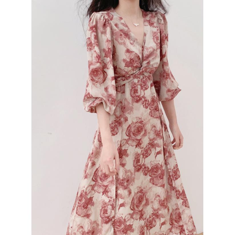 春秋复古V领气质赤茶玫瑰浪漫法式温柔风交叉绑带茶歇印花连衣裙