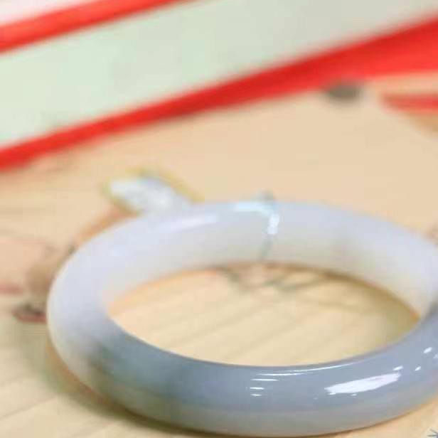 正品天然和田玉手镯女款烟紫油润新疆玉镯子玉石玉镯子