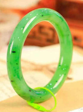 天然碧玉手镯女一物一图