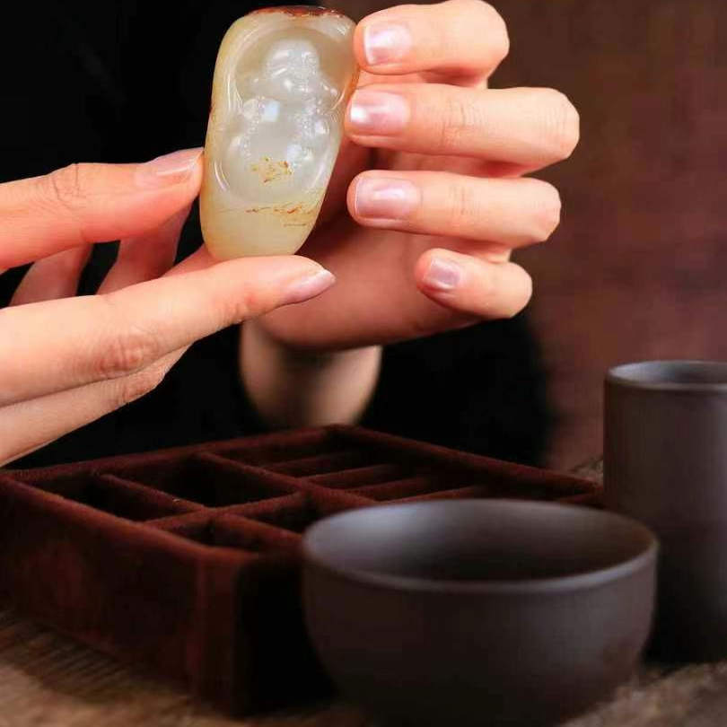 天然和田玉籽料弥勒佛吊坠