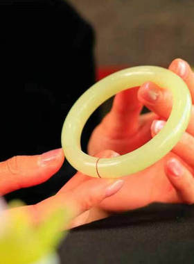 老坑料黄玉黄口料手镯玉质细腻