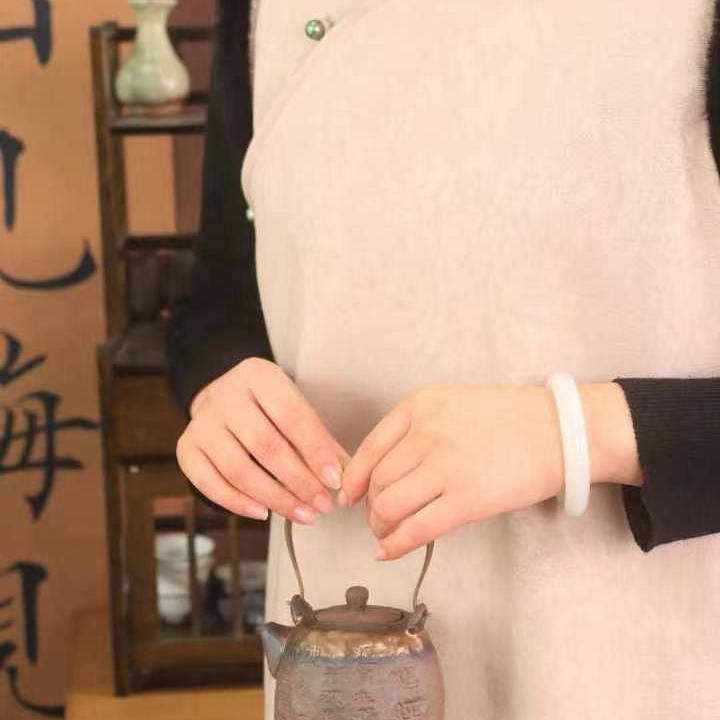 新疆和田玉羊脂白玉手镯女款细圆条美人条年轻款无黑点一物一证