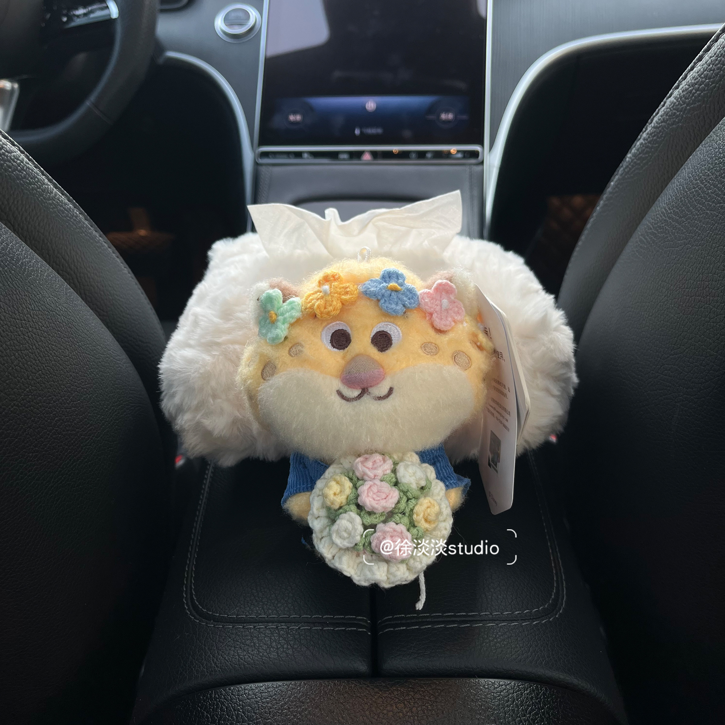 正版疯狂动物城手捧花豹警官创意汽车抽纸盒可爱女生车内纸巾盒