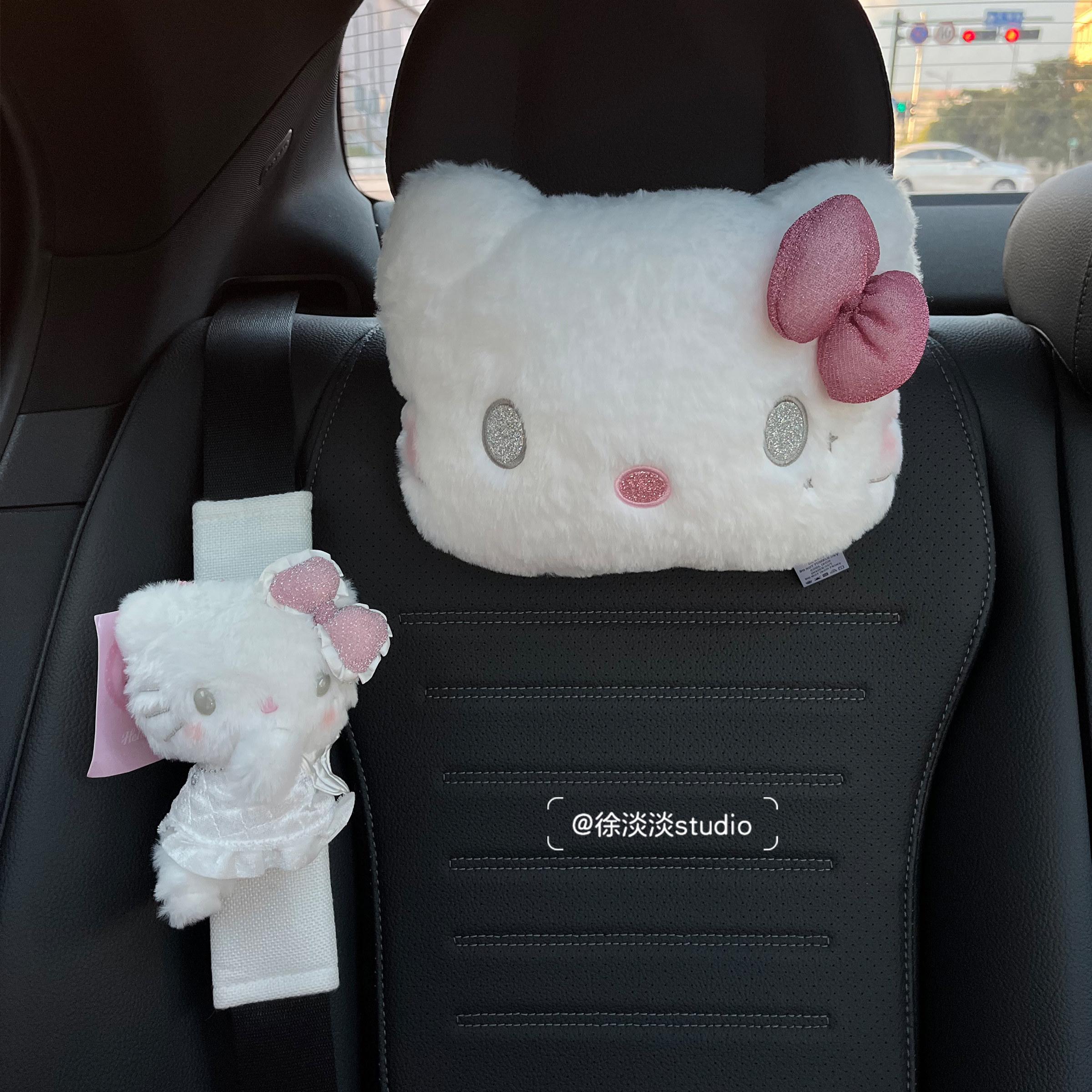 三丽鸥HelloKitty天使恶魔汽车头枕护颈车载内饰送闺蜜新车礼物