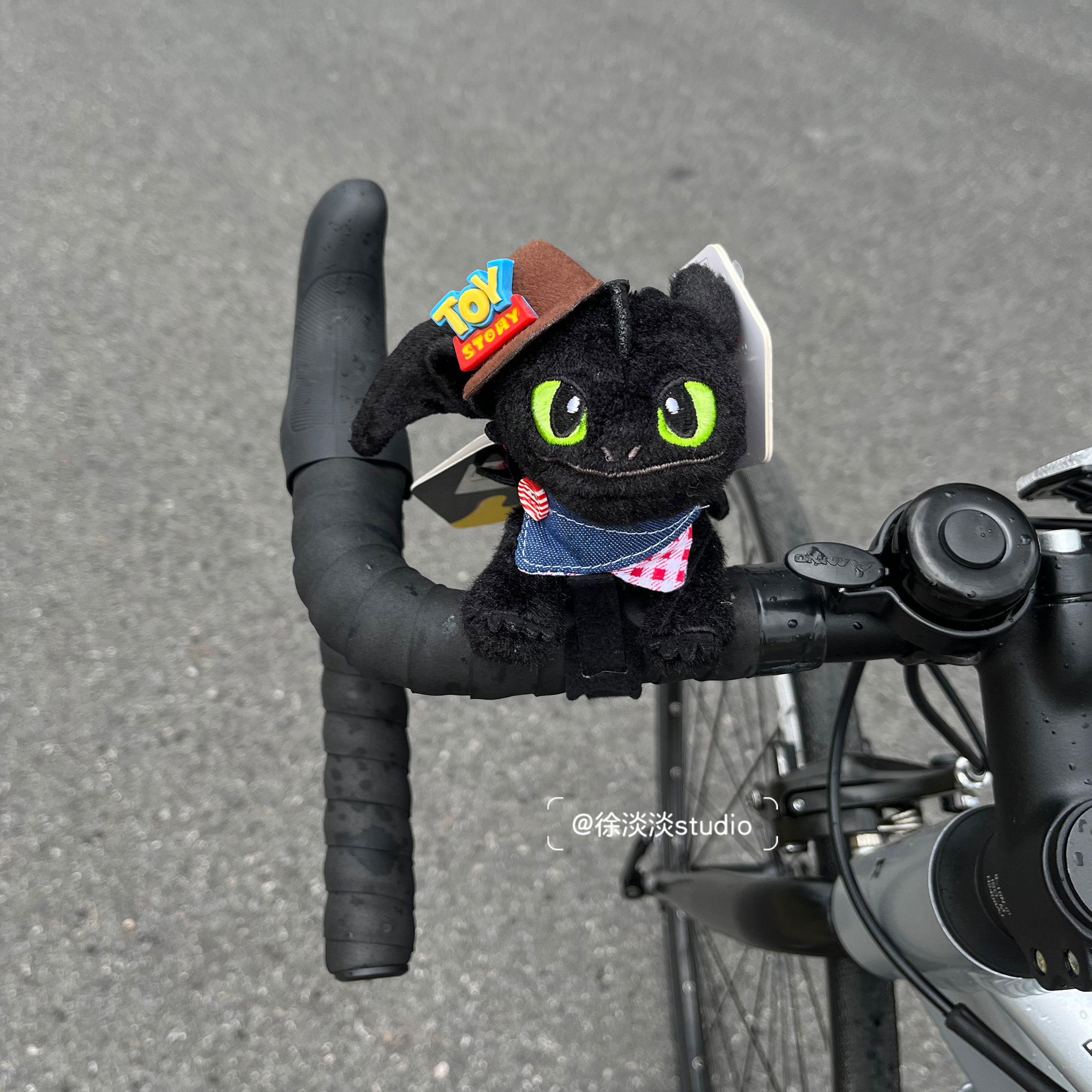 【环球正版】无牙仔自行车装饰驯龙高手夜煞光煞毛绒自行车礼物