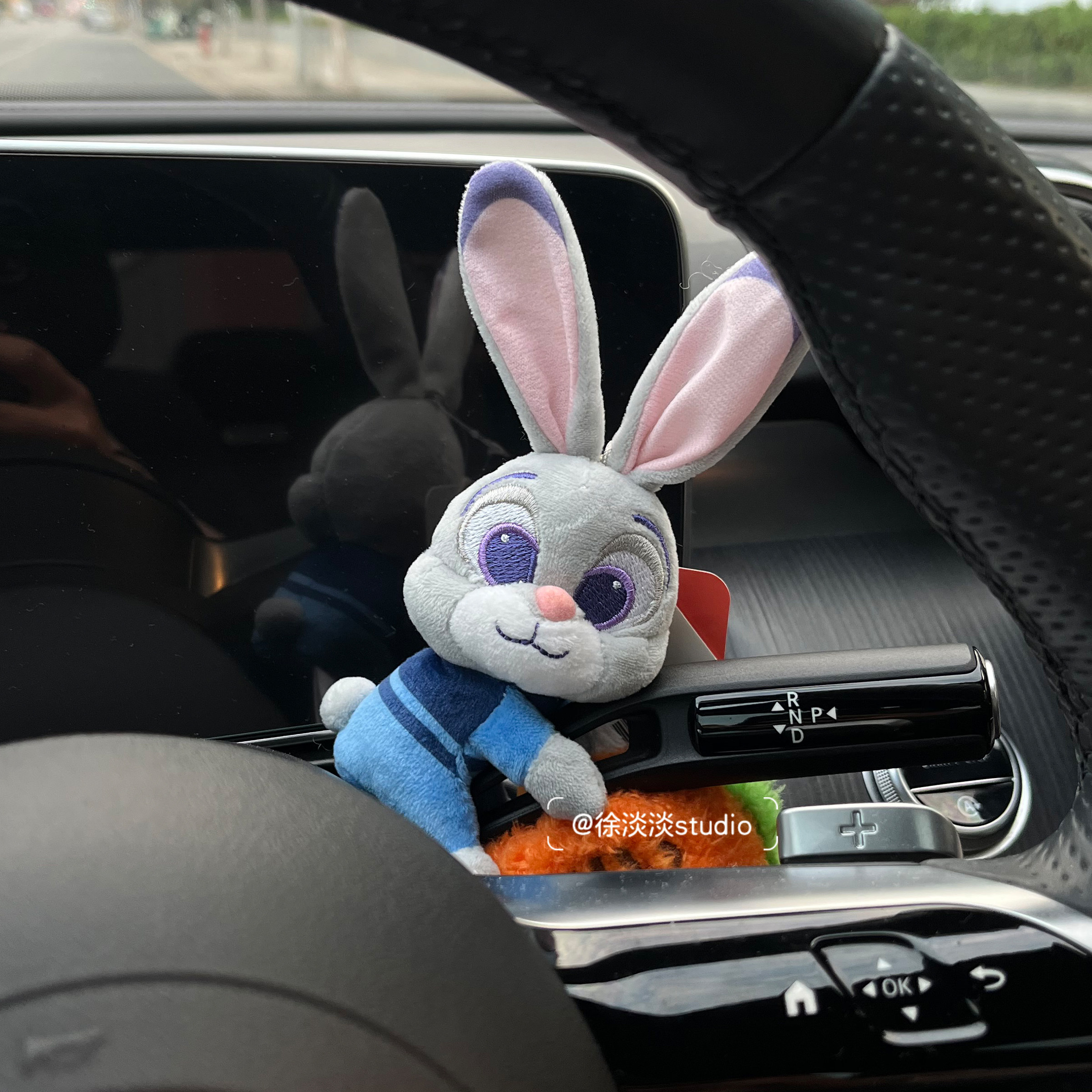 疯狂动物城正版爱的抱抱朱迪尼克汽车怀挡装饰雨刮器公仔情侣礼物
