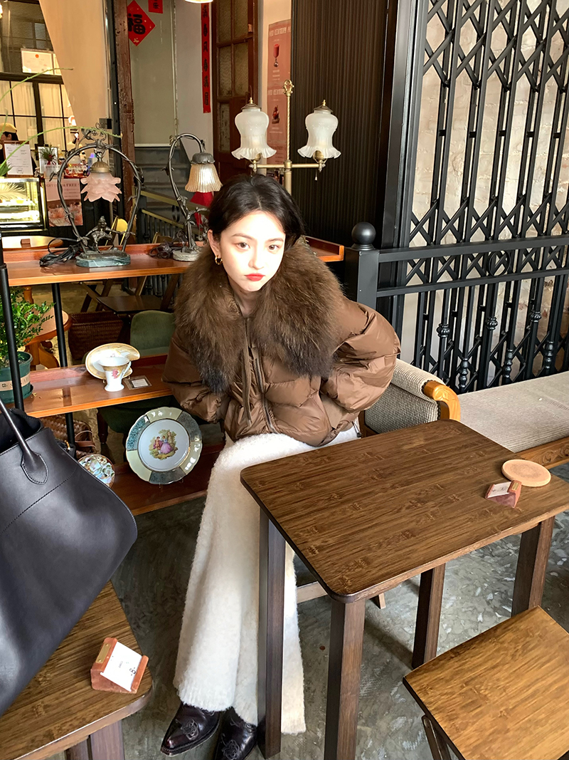 酒午港风复古貉子大毛领显瘦90白鸭绒羽绒服气质宽松短款外套女春