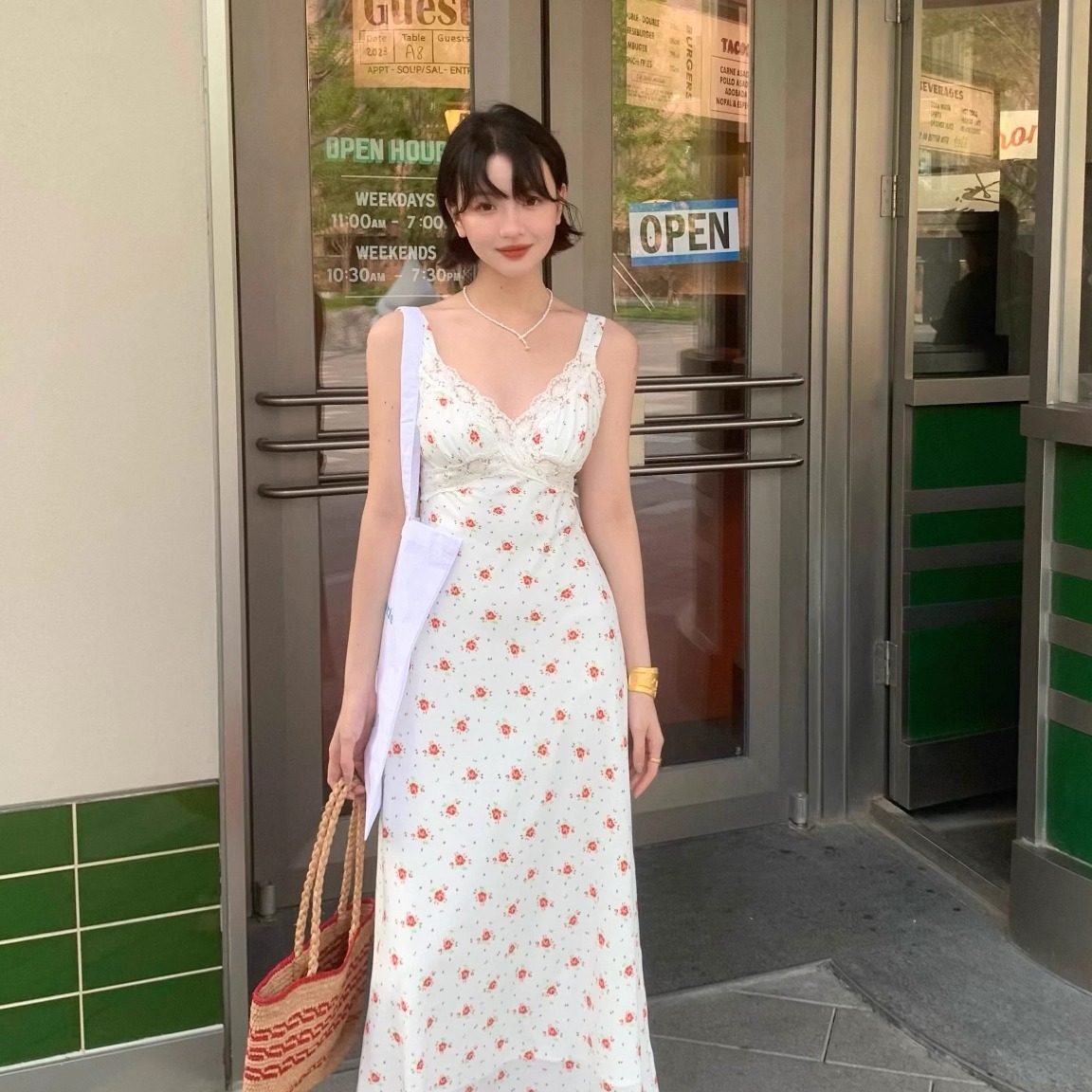 酒午自制【夏日庄园】法式复古2025夏季新款v领蕾丝边碎花吊带裙,女装/女士精品,连衣裙,淘宝优惠券,粉丝福利购,淘宝优惠卷