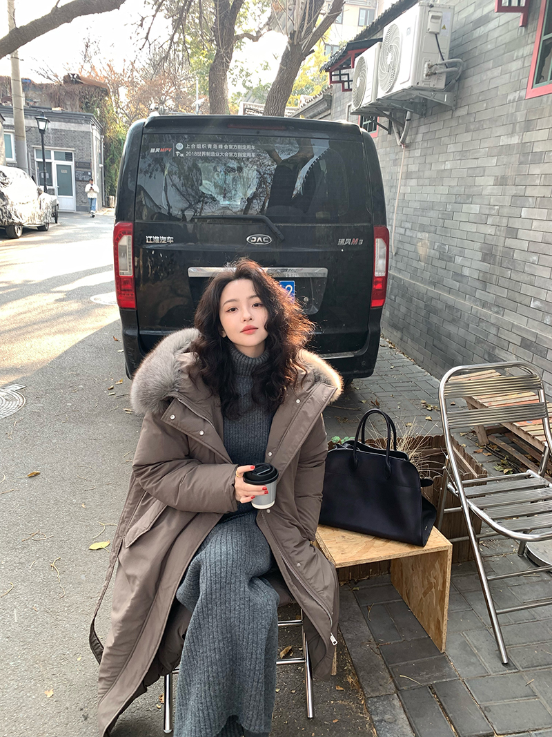 酒午90白鸭绒狐狸大毛领羽绒服女
