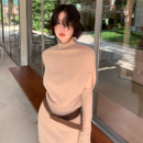 酒午港风复古2025秋冬新款 半高领针织连衣裙短裙