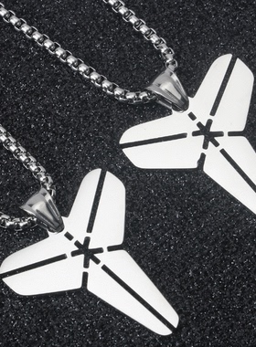 不锈钢时尚通勤黑曼巴精神纪念科比剑鞘logo吊坠挂坠钛钢情侣项链