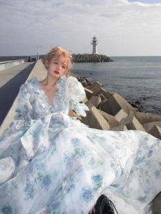 夏日晚风~selkie ocean2023年复古浅蓝玫瑰碎花木耳边拖连衣裙女