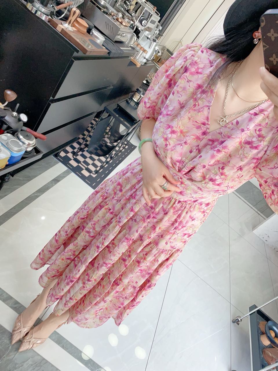 @翁先森的店】喬其絲透氣減齡收腰顯瘦V領(lǐng)中袖飄逸靈動美色連衣裙