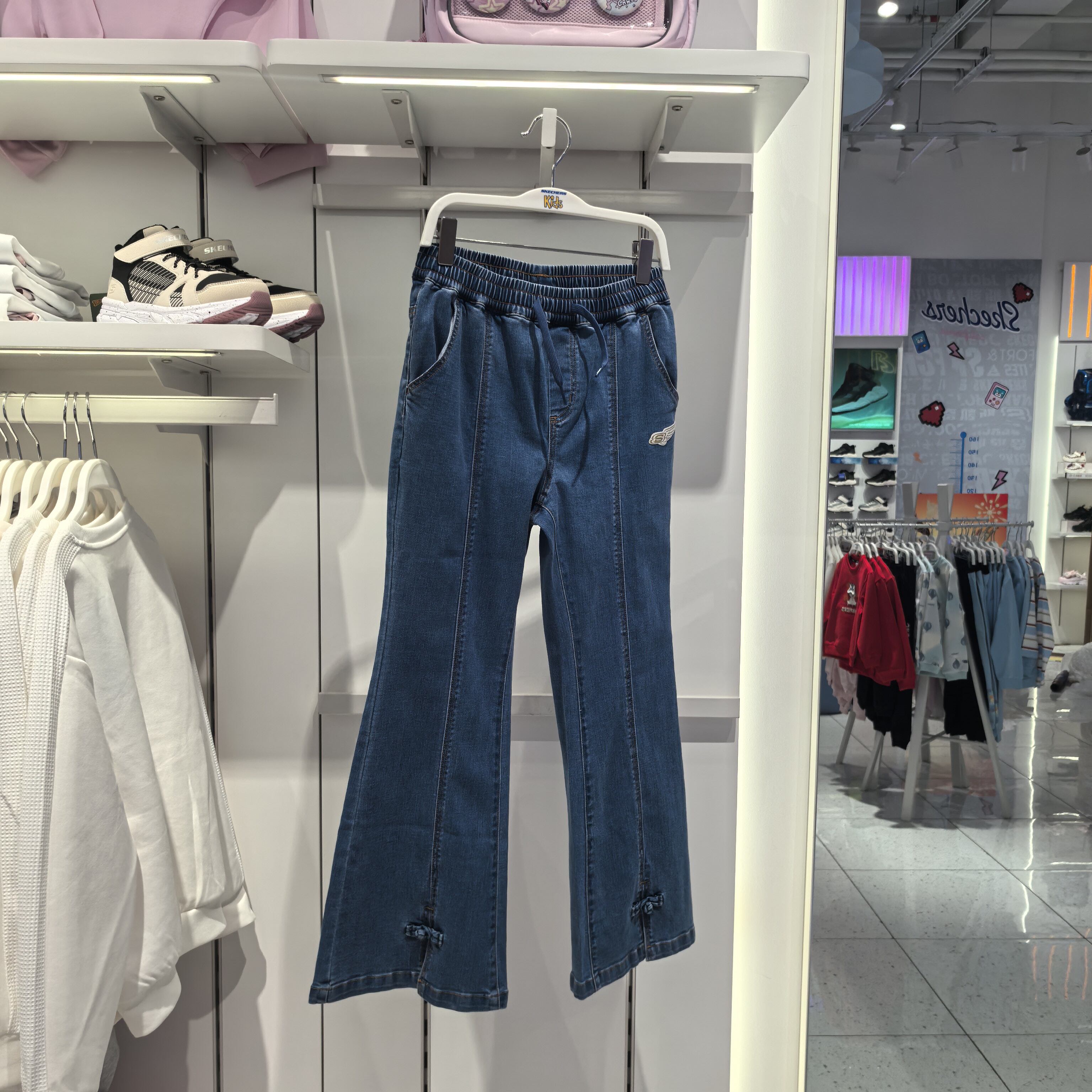 斯凯奇儿童2026春季新款女童时尚百搭休闲牛仔裤喇叭裤L126G001