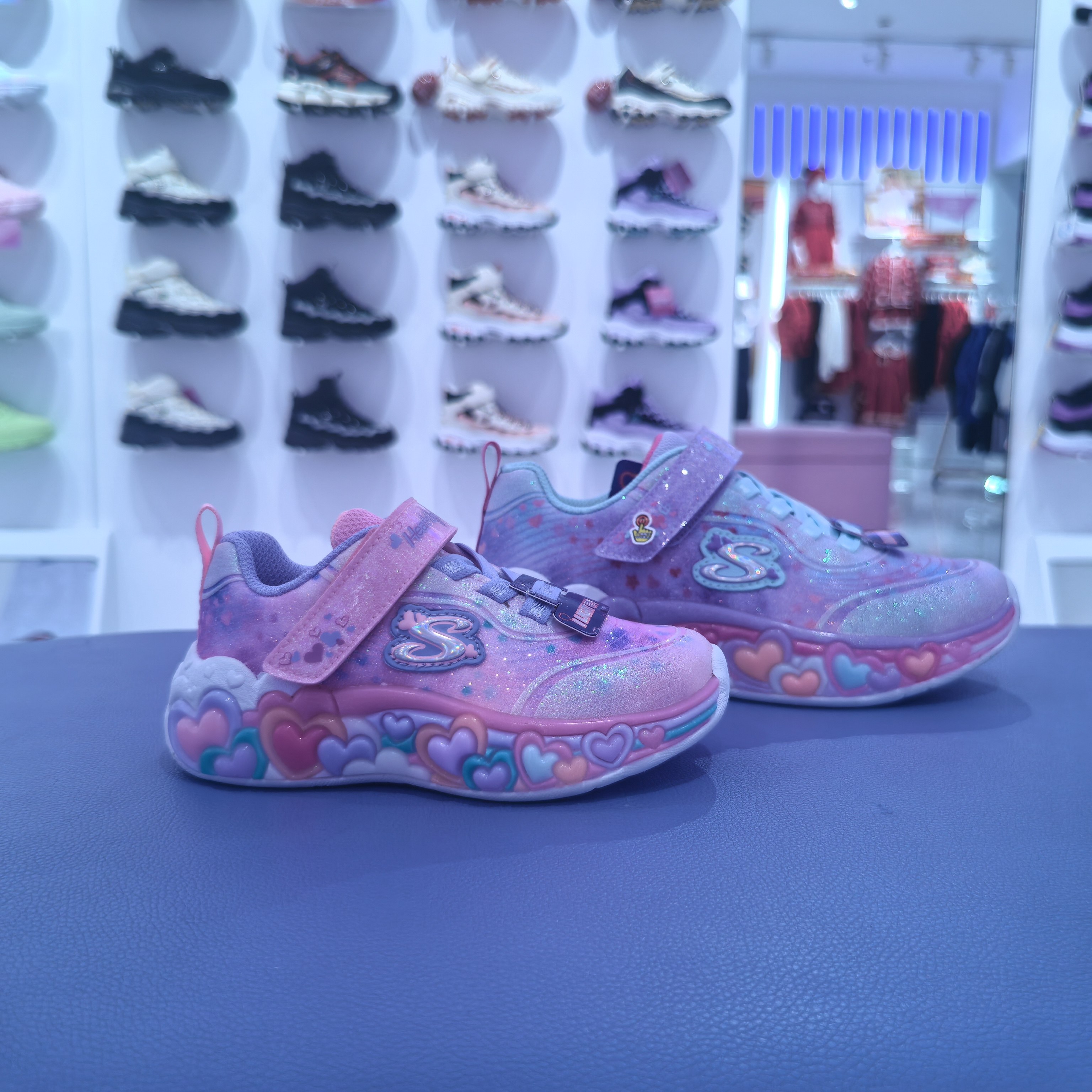 斯凯奇儿童25年春季新款女童运动闪灯休闲鞋302696L/N,童鞋/婴儿鞋/亲子鞋,运动鞋,淘宝优惠券,粉丝福利购,淘宝优惠卷