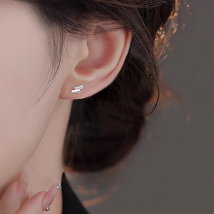 s925纯银微笑耳钉女简约精致百搭养耳洞睡觉免摘耳环轻奢小众耳饰