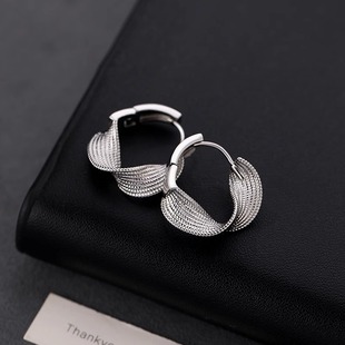 s925银针扭曲耳环女小众设计轻奢高级感素圈耳扣2025新款 耳饰 爆款