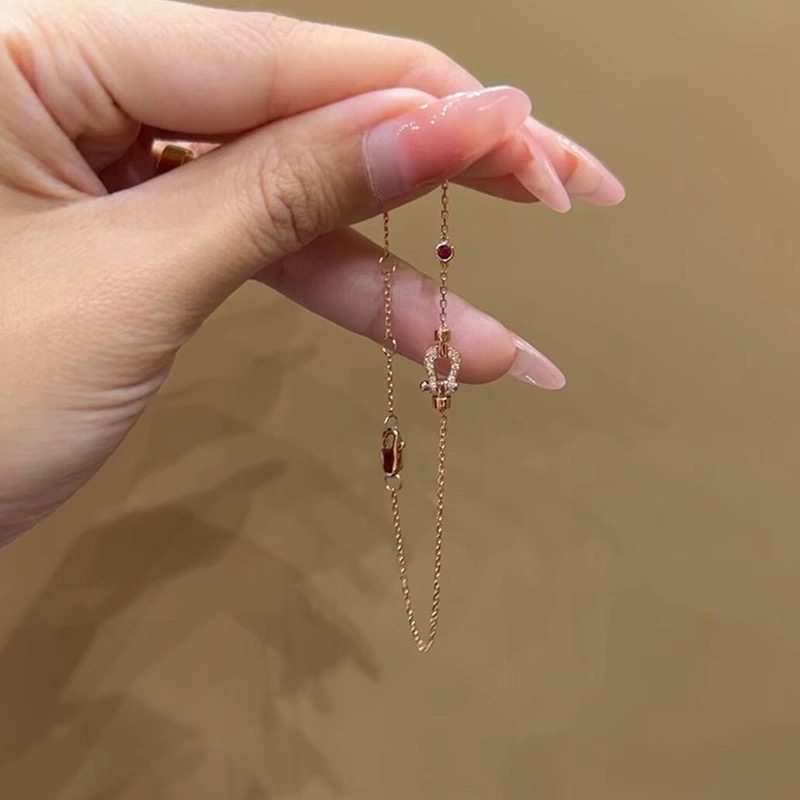 高保色满钻马蹄扣手链女轻奢小众高级感精致简约时尚百搭气质手饰,饰品/流行首饰/时尚饰品新,项链,淘宝优惠券,粉丝福利购,淘宝优惠卷