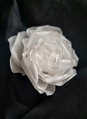 手作真丝布花玫瑰花胸针