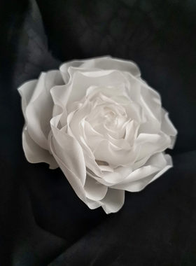 手作真丝绢花玫瑰花胸针