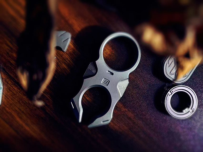 原创户外千牛卫钛合金TC21多功能防身edc指虎工具破窗音叉棘轮