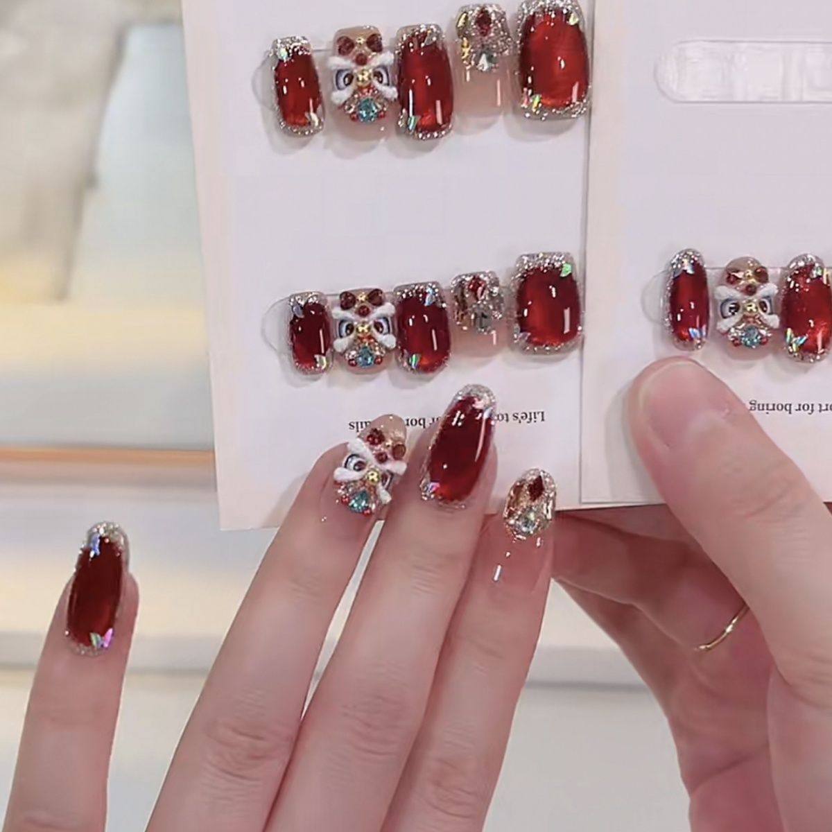 纯手工美甲穿戴甲高级感过年红色醒狮万事大吉指甲贴片2026年新款,彩妆/香水/美妆工具,穿戴甲/甲片,淘宝优惠券,粉丝福利购,淘宝优惠卷