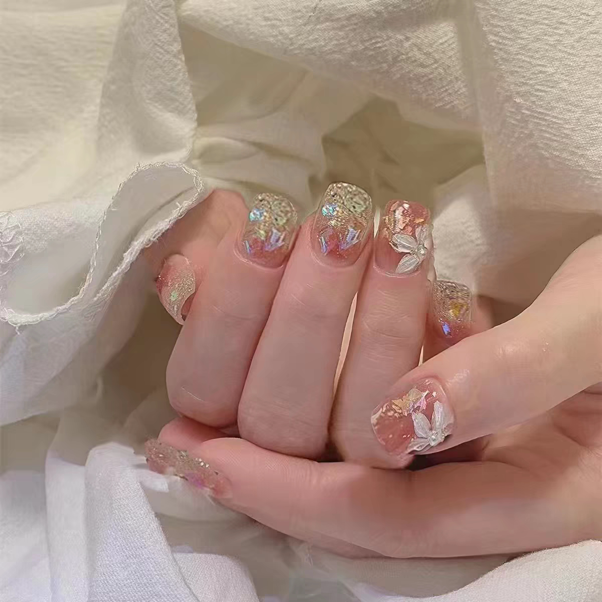 儿童美甲穿戴甲短款2026新款显白腮红冰花24片全尺女孩假指甲贴片