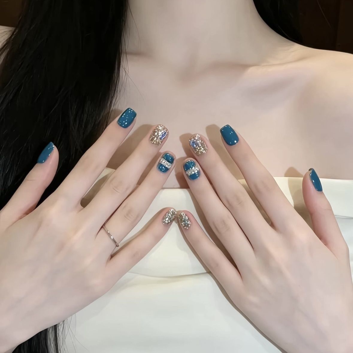 纯手工美甲穿戴甲短款2026新款高级感蓝色猫眼中长款儿童指甲贴片