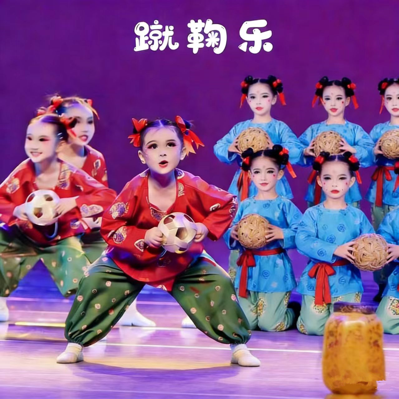 蹴鞠乐舞蹈演出服唐装圆领袍服装