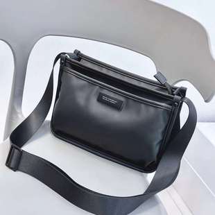 网红款 防水斜挎包小众高级感中性风休闲潮酷复古小方包单肩小挎包