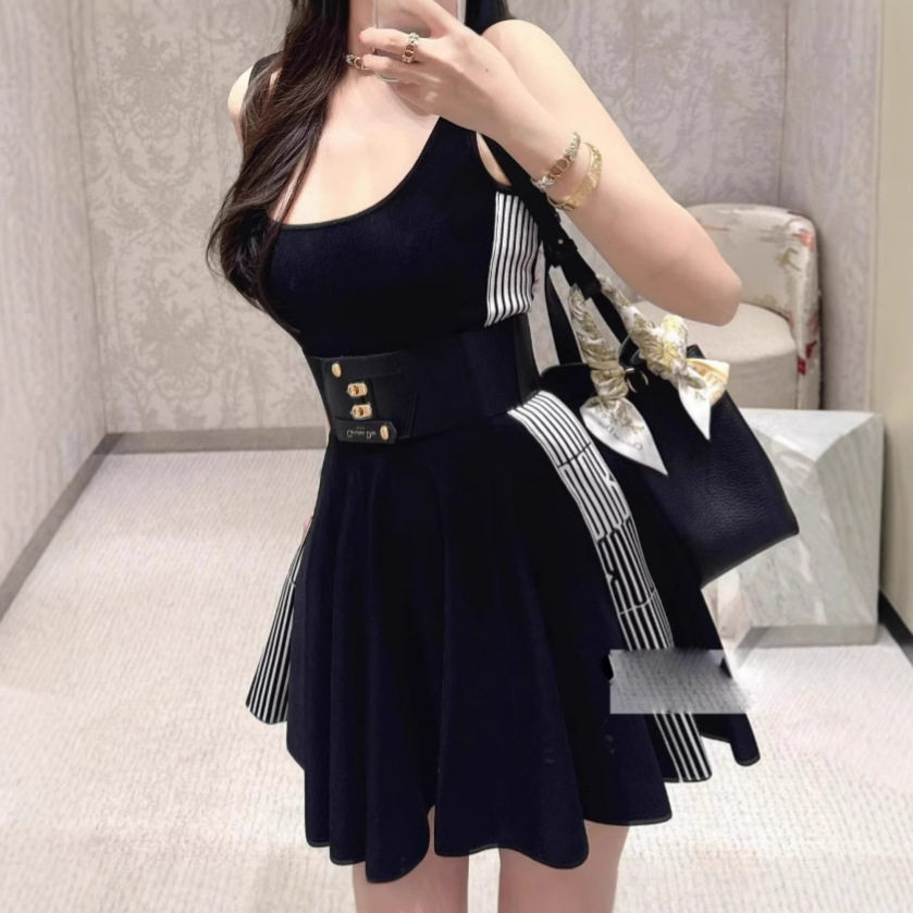 Sera轻奢南油高品D家25性感露肩吊带连衣裙夏季修身显瘦运动风
