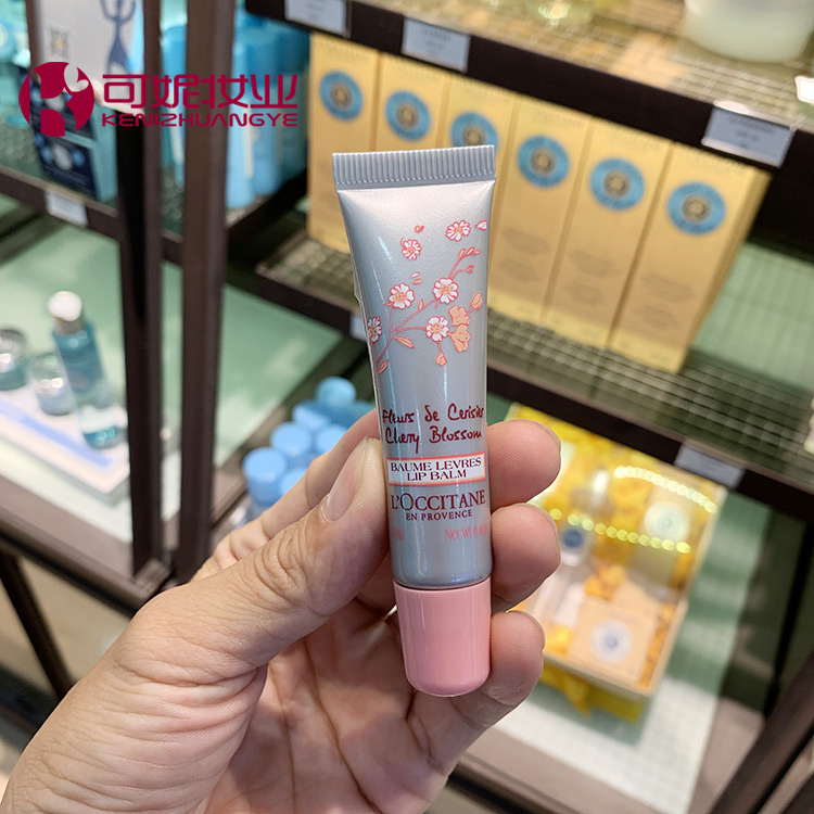 法国欧舒丹樱花味的滋润唇膏