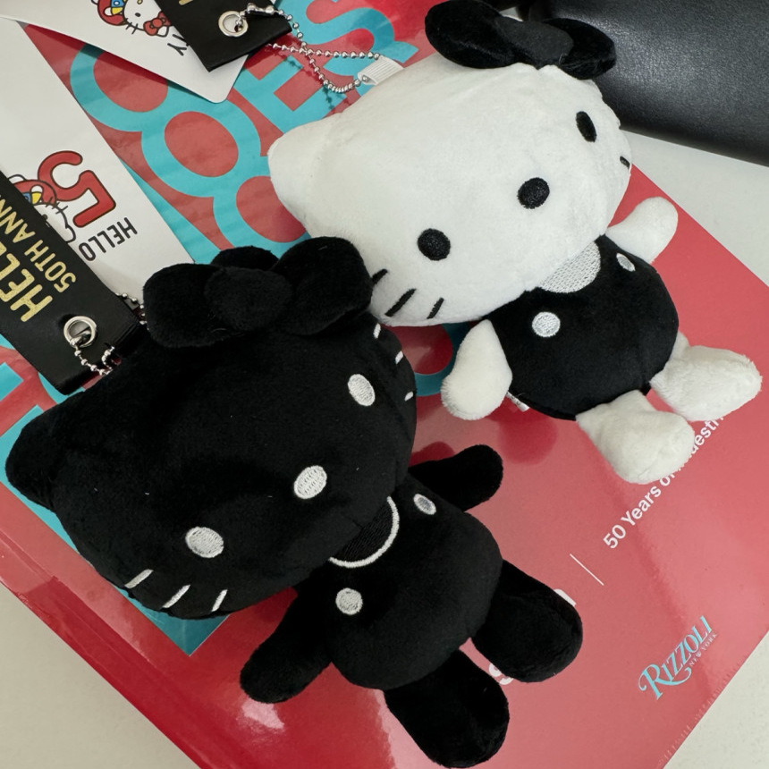 日本代购黑粉色Kitty挂件