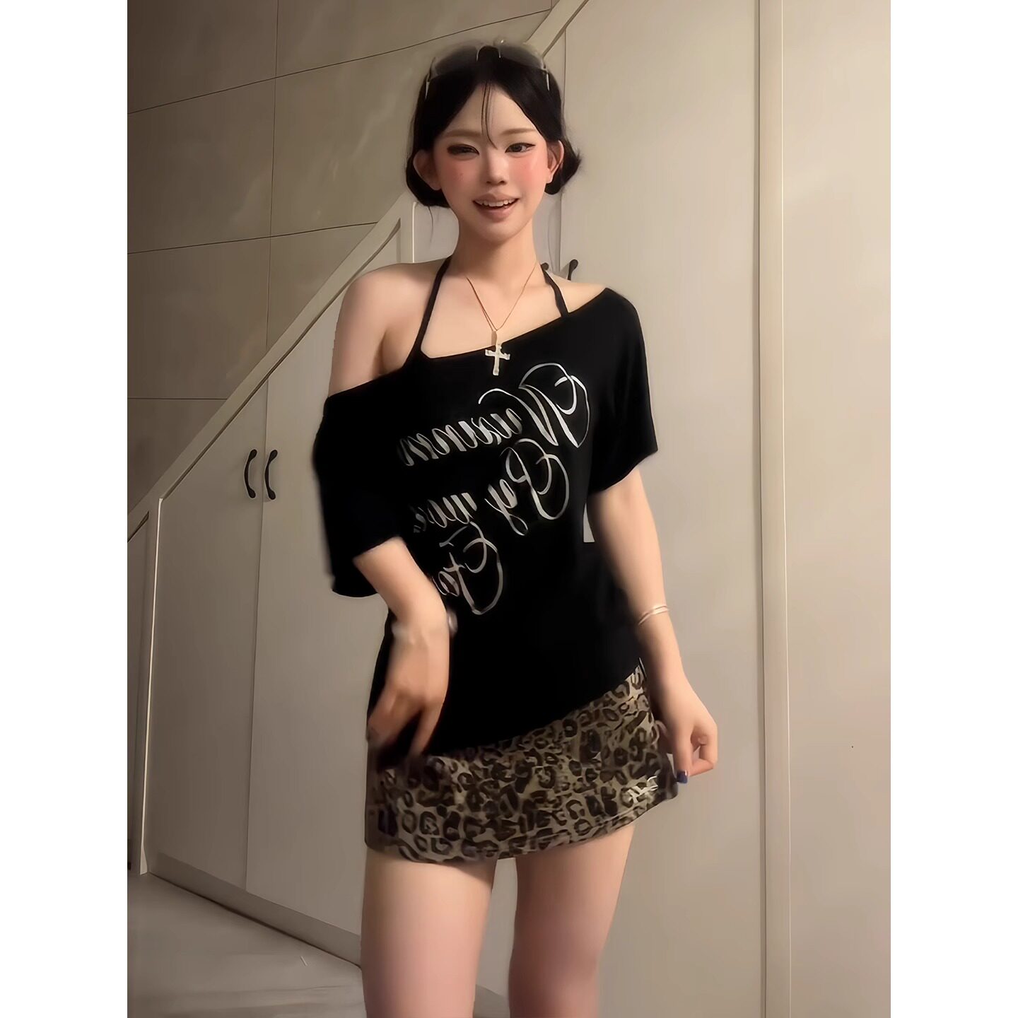 免费试穿！美式黑色斜肩短袖t恤