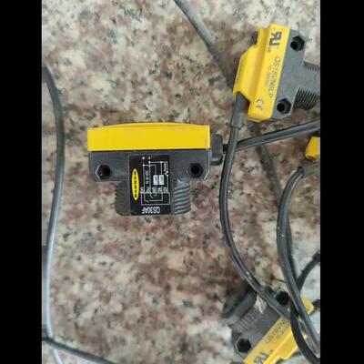 释迦自动化~QS18VN6LP4个，QS30AF一个，拆机如图邦