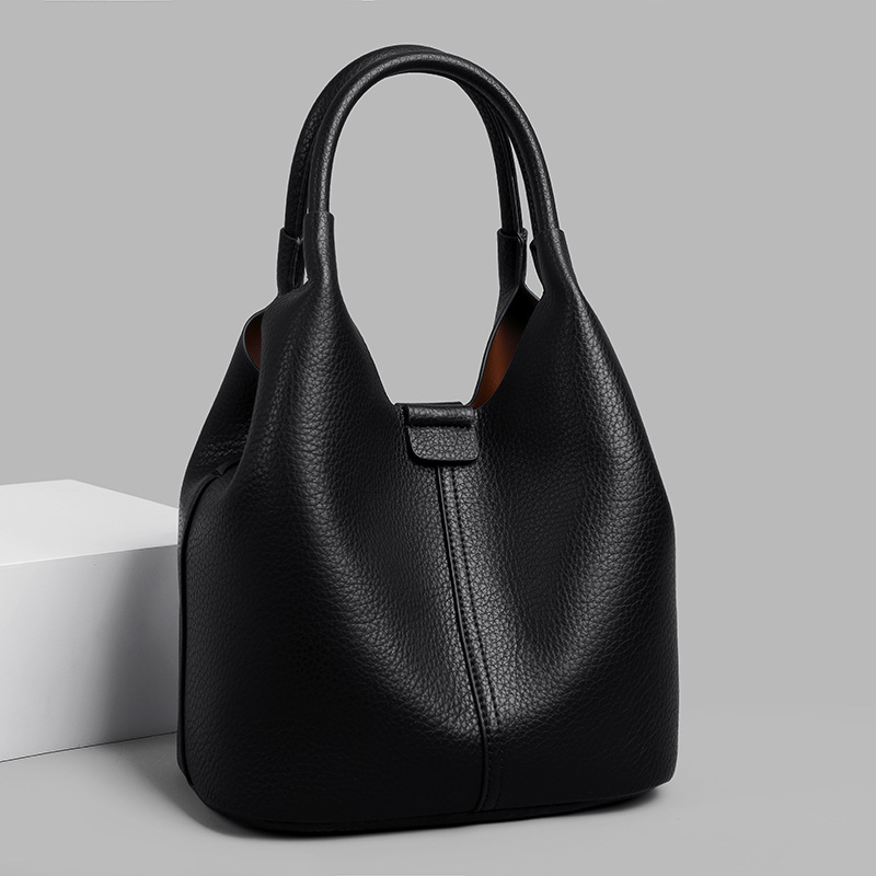 斜挎单肩水桶包真皮手提包