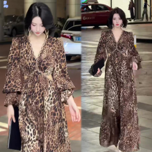 成熟女神范豹纹连衣裙女2026秋季新款雪纺露腰设计感长裙雪纺女裙