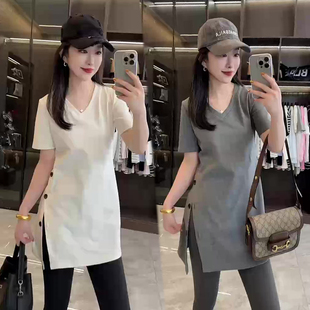 百搭遮肉宽松短袖 减龄时尚 上衣 新款 纽扣开叉V领中长T恤女2026春季